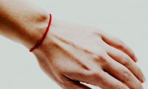Красная нить на руке: магия, значение, как правильно её носить, где купить Черный шнурок на запястье